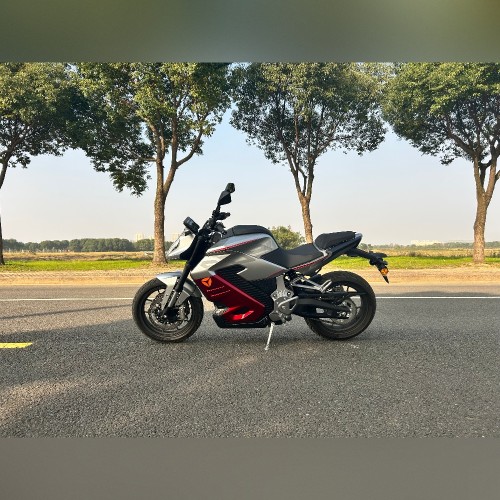 Премиальный спортивный электромотоцикл Yadea K5 Kemper