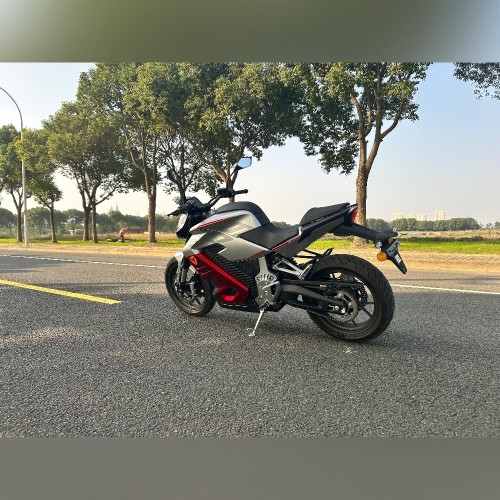 Премиальный спортивный электромотоцикл Yadea K5 Kemper