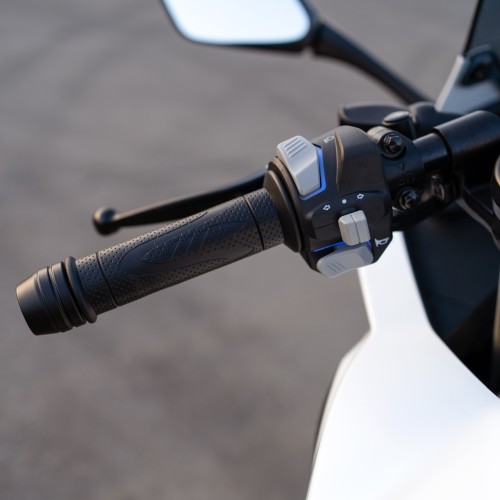 QJMOTOR RX5000D White 