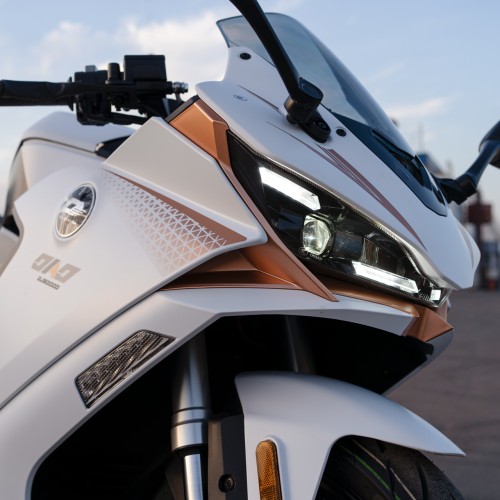 QJMOTOR RX5000D White 